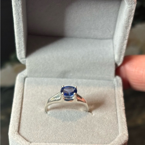 East to West Natural Blue Sapphire Oval 5x7mm set in 925 Sterling Silver Size 7 - Picture 7 of 10